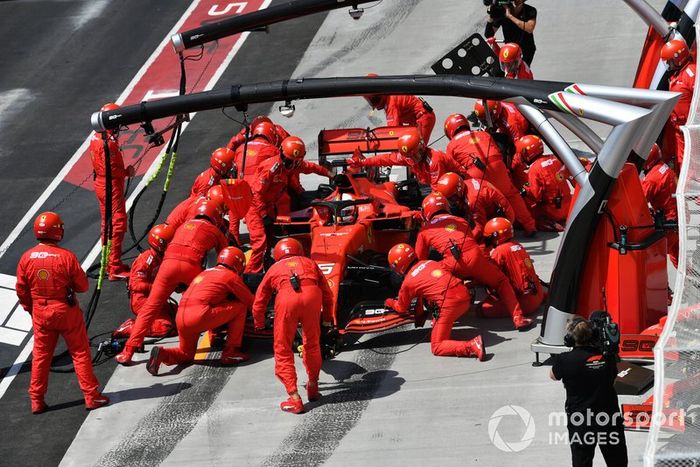 Sebastian Vettel, Ferrari SF90, ai box