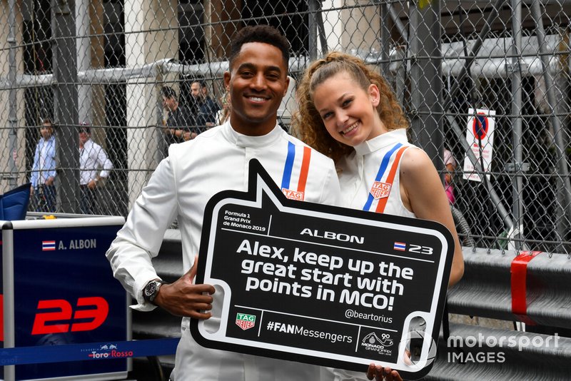 "Alex, ¡mantén tu buen inicio sumando puntos en Mónaco!" (para Alexander Albon)