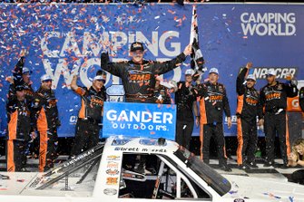 Race Winner Brett Moffitt, GMS Racing, Chevrolet