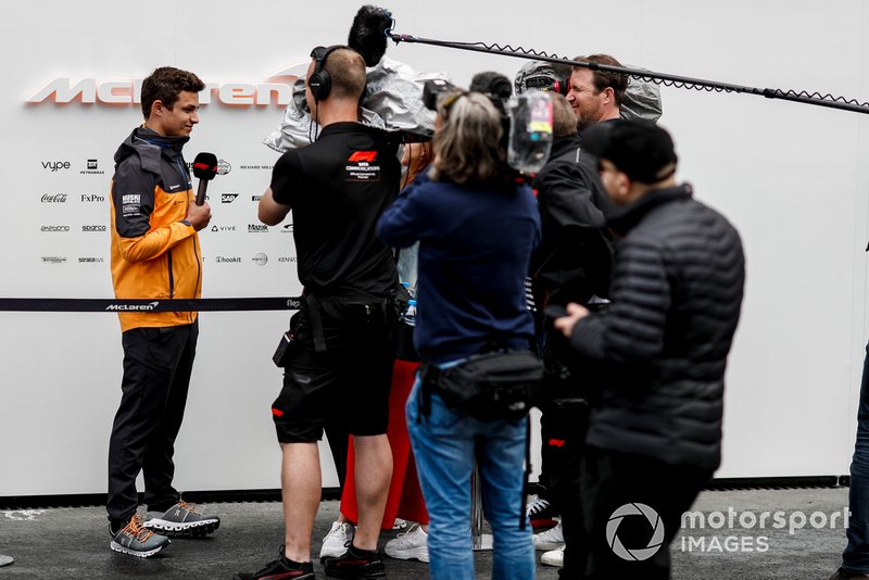 Lando Norris, McLaren parle avec les médias