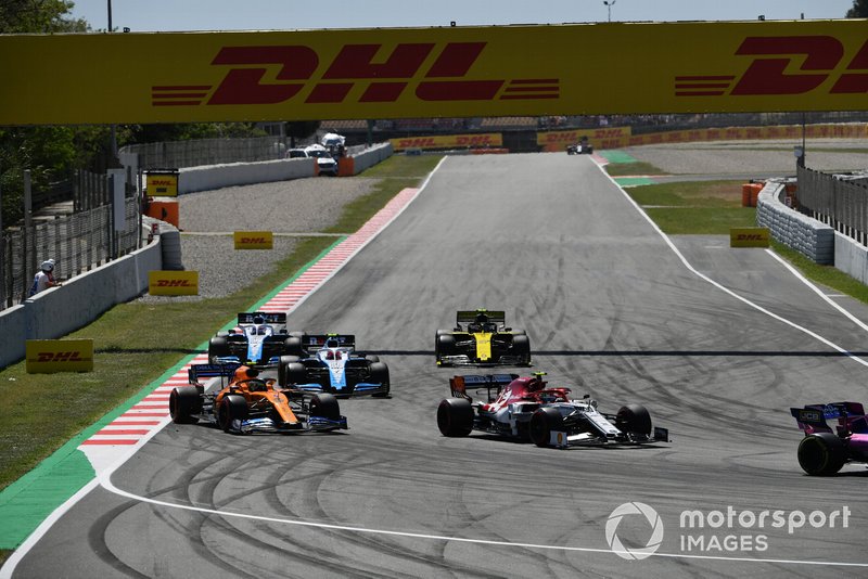 Antonio Giovinazzi, Alfa Romeo Racing C38, leads Lando Norris, McLaren MCL34, Robert Kubica, Williams FW42, George Russell, Williams Racing FW42, and Nico Hulkenberg, Renault R.S. 19