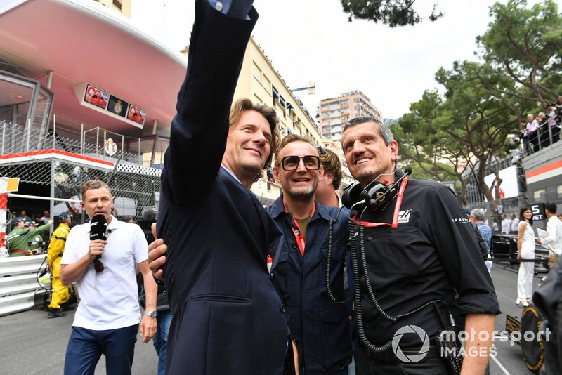 VIPs on the grid with Guenther Steiner, Team Principal, Haas F1