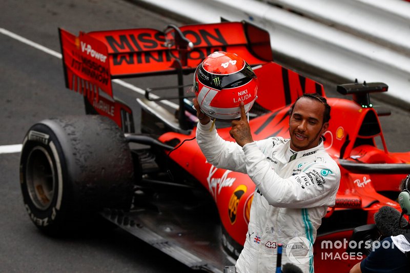 El casco de Lewis Hamilton, Mercedes AMG F1, para el GP de Mónaco