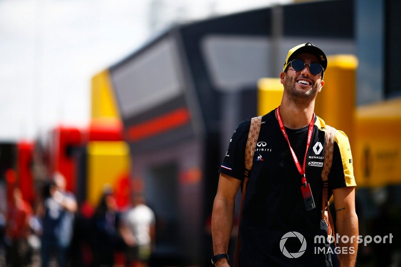 Daniel Ricciardo, Renault in the paddock