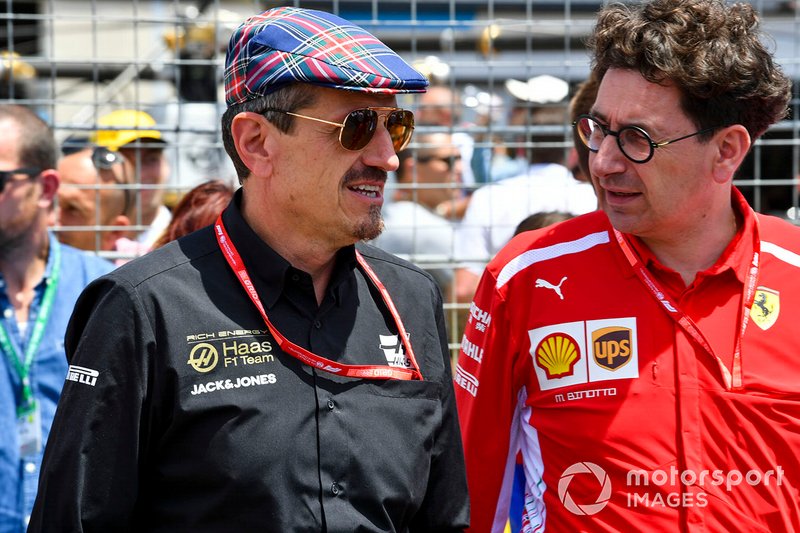 Guenther Steiner, Team Principal, Haas F1, e Mattia Binotto, Team Principal Ferrari