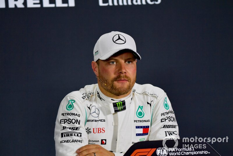 Il poleman Valtteri Bottas, Mercedes AMG F1, durante la conferenza stampa Qualifiche