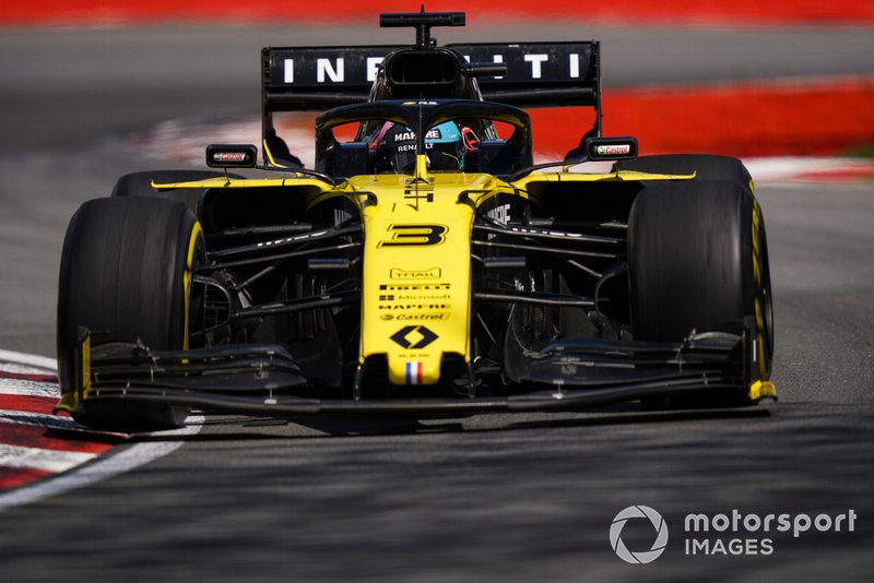 4. Даниэль Риккардо (Renault) – 1:11,071