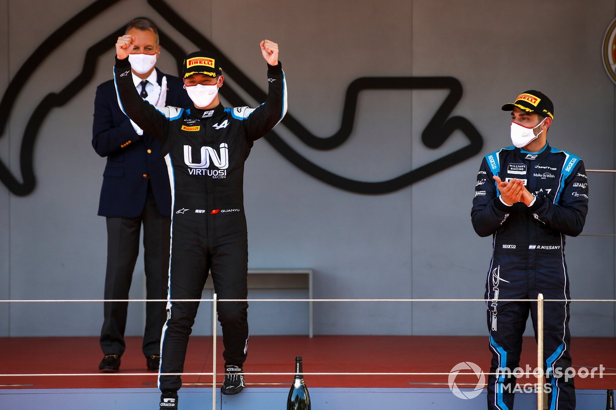 Race Winner Guanyu Zhou, Uni-Virtuosi Racing and Roy Nissany, DAMS celebrate on the podium