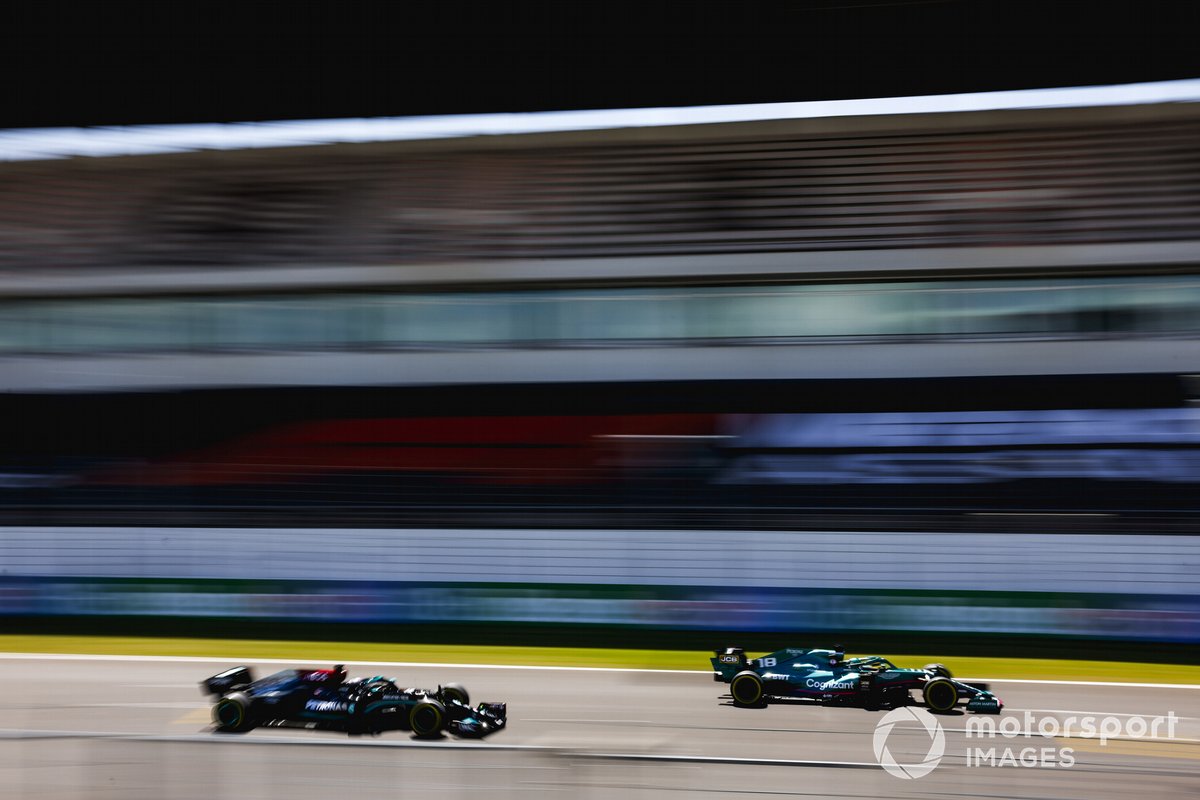 Lance Stroll, Aston Martin AMR21, Lewis Hamilton, Mercedes W12