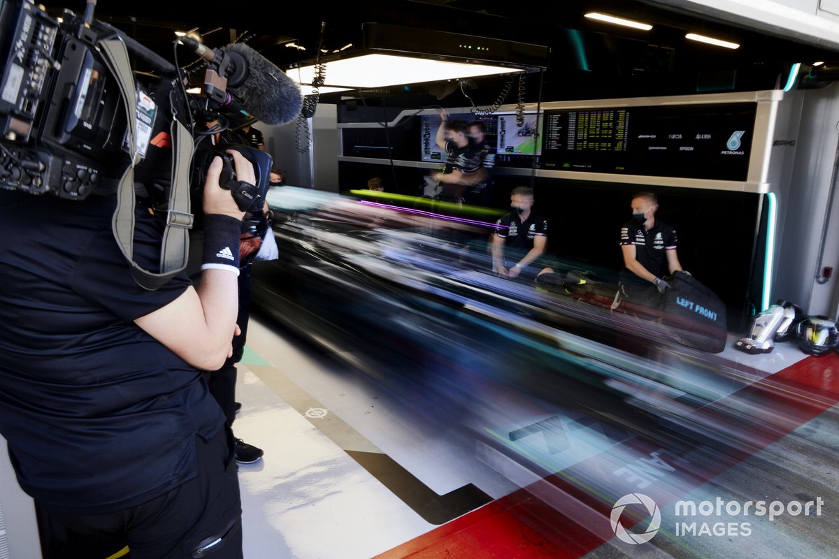 Valtteri Bottas, Mercedes W12, esce dal garage