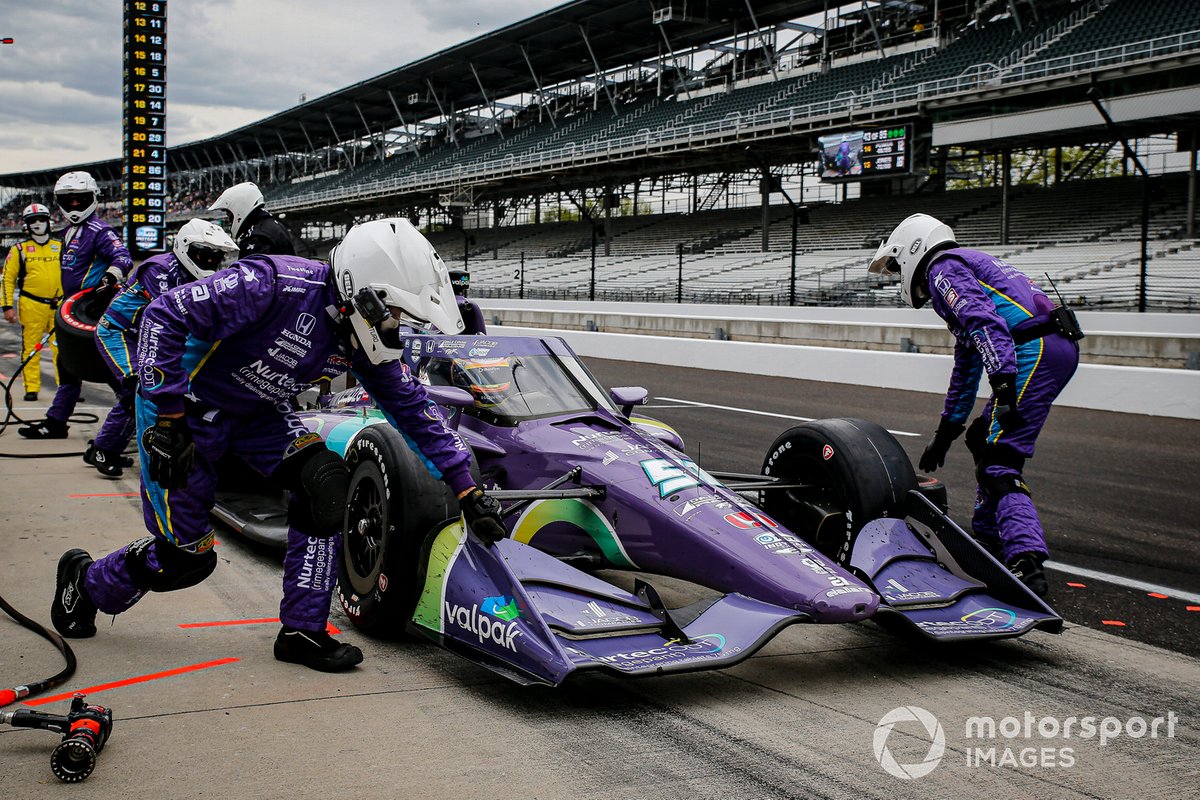 Romain Grosjean, Dale Coyne Racing with RWR Honda pit stop