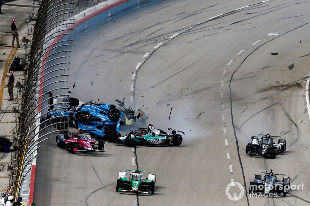 Conor Daly, Carlin Chevrolet, Alexander Rossi, Andretti Autosport Honda, Dalton Kellett, A.J. Foyt Enterprises Chevrolet, Sebastien Bourdais, A.J. Foyt Enterprises Chevrolet, Ed Carpenter, Ed Carpenter Racing Chevrolet, James Hinchcliffe, Andretti Steinbrenner Autosport Honda, crash