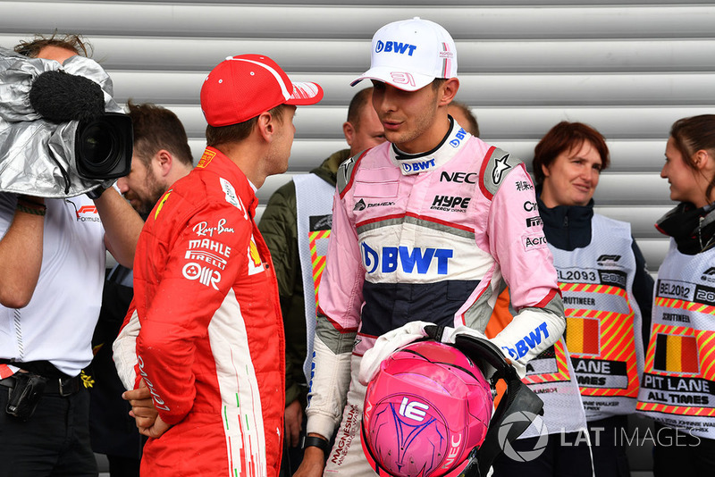 Sebastian Vettel, Ferrari et Esteban Ocon, Racing Point Force India F1 Team, dans le parc fermé