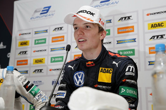 Persconferentie, Dan Ticktum, Motopark Dallara F317 - Volkswagen