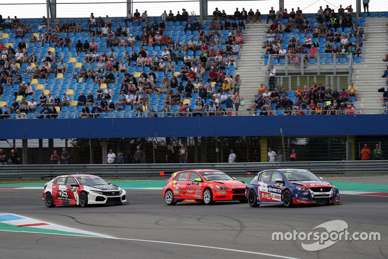 Francisco Abreu, Sports & You Peugeot 308 TCR, Igor Stefanovski, Stefanovski Racing Team Hyundai i30 N TCR, Viktor Davidovski, PSS Racing Team Honda Civic Type R TCR