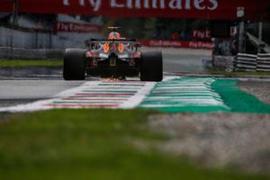 Daniel Ricciardo, Red Bull Racing RB14 sparks