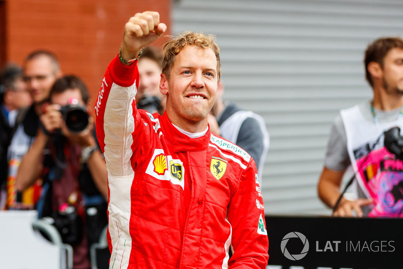 Zwycięzca Sebastian Vettel, Ferrari świętuje w parku zamkniętym