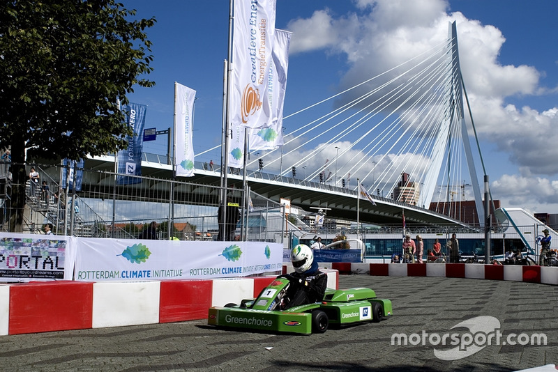 Forze Hydrogen Electric Racing in actie tijdens wereldpremière in Rotterdam