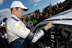Le vainqueur Brad Keselowski, Team Penske Ford