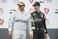 Podium : le vainqueur Juan Pablo Montoya, Team Penske Chevrolet, le deuxième, Simon Pagenaud, Team Penske Chevrolet
