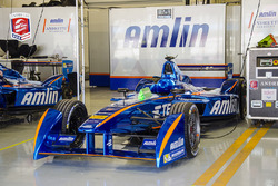 L'auto di Simona de Silvestro, Amlin Andretti Formula E nel box