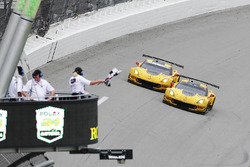 #4 Corvette Racing Chevrolet Corvette C7.R: Oliver Gavin, Tommy Milner, Marcel Fässler, #3 Corvette