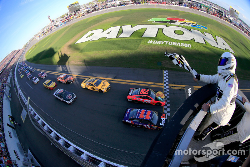 Ganador de la carrera: Denny Hamlin, Joe Gibbs Racing Toyota