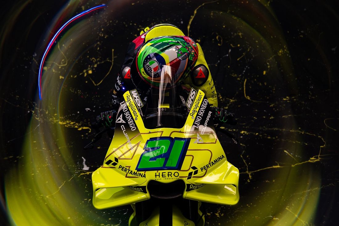 VR46、2026年は”黒い”存在へ……新カラーリング披露 MotoGP