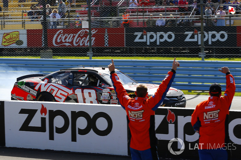 Race winner Kyle Busch, Joe Gibbs Racing Toyota