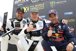 Winner Johan Kristoffersson, PSRX Volkswagen Sweden, le deuxième Petter Solberg, PSRX Volkswagen Sweden, VW Polo GTi, le troisième Sébastien Loeb, Team Peugeot Hansen, Peugeot 208 WRX