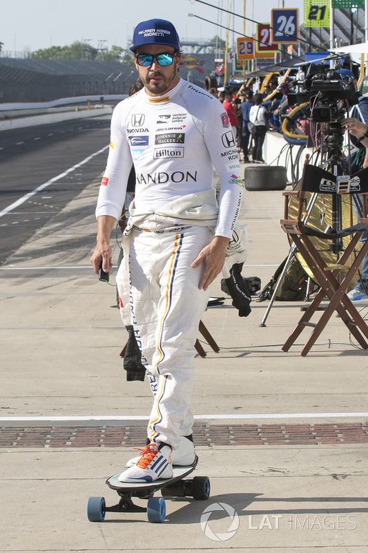 Fernando Alonso, Andretti Autosport Honda on a skateboard