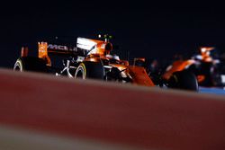 Stoffel Vandoorne, McLaren MCL32, Fernando Alonso, McLaren MCL32