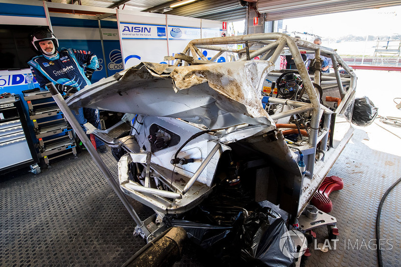 La voiture de Tim Blanchard, Brad Jones Racing Holden, Todd Hazelwood, Brad Jones Racing Holden