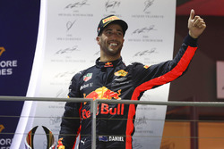 Подиум: обладатель второго места Даниэль Риккардо, Red Bull Racing