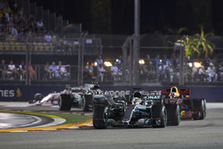 Lewis Hamilton, Mercedes AMG F1 W08, Daniel Ricciardo, Red Bull Racing RB13