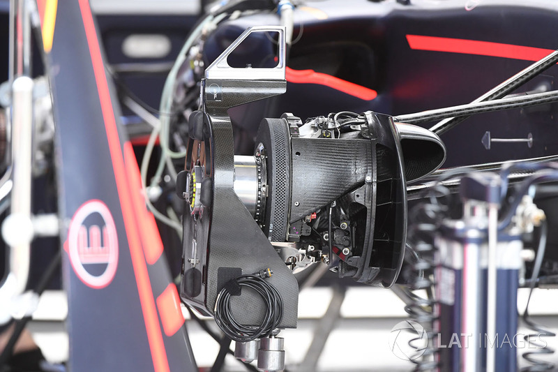 Detalle del eje y del freno delantero del Red Bull Racing RB13