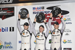 Podium GTD : les vainqueurs Jeroen Bleekemolen, Ben Keating, Mario Farnbacher, Riley Motorsports