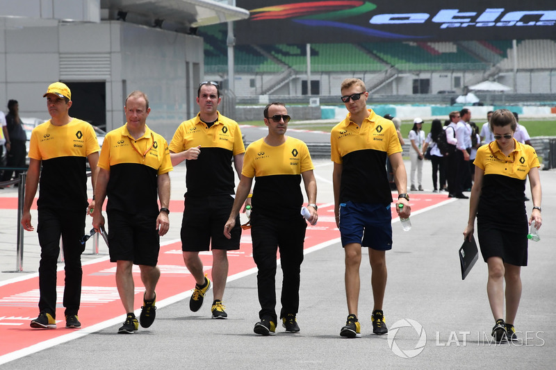 Sergey Sirotkin, Renault Sport F1 Team Test Driver walks the track, the team