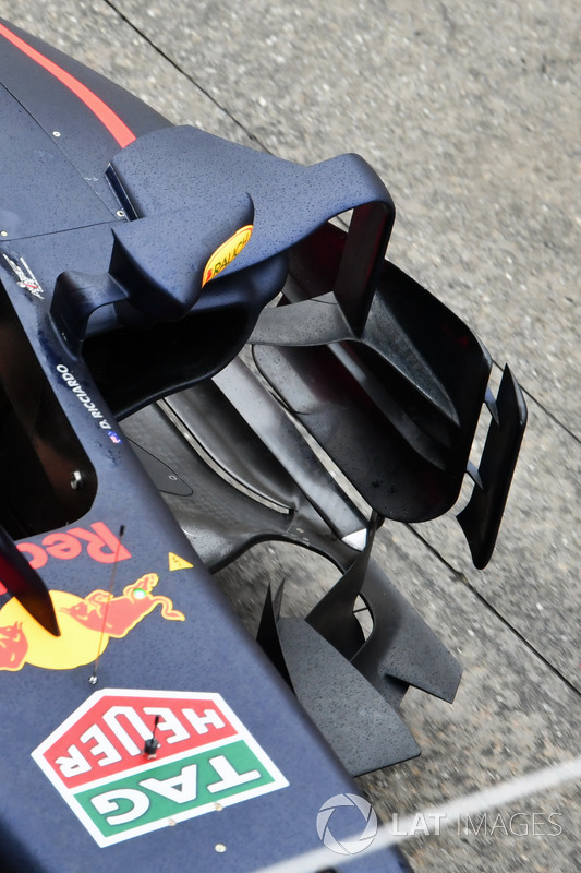 Red Bull Racing Rb13 sidepod ve barge board detay