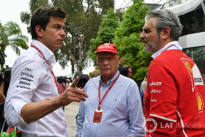 Toto Wolff, Direttore del Motorsport Mercedes AMG F1, Maurizio Arrivabene, Team Principal Ferrari e Niki Lauda, Presidente Non-Esecutivo Mercedes AMG F1