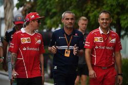 Kimi Raikkonen, Ferrari, Beat Zehnder, F1 Team Manager Sauber e Diego Ioverno, Direttore delle Operazioni Ferrari