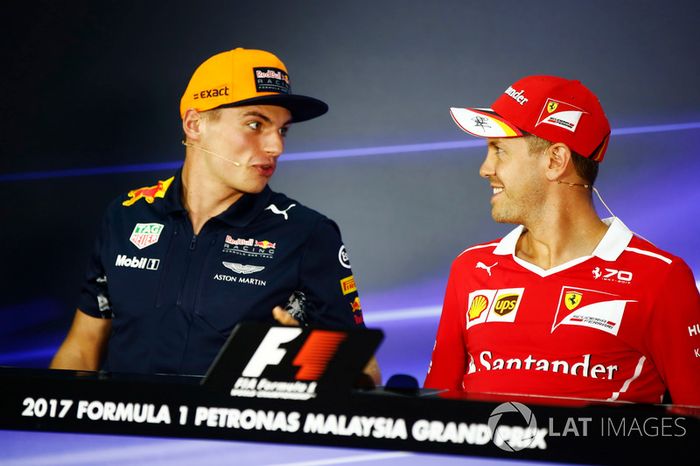 Max Verstappen, Red Bull Racing, Sebastian Vettel, Ferrari, en la conferencia de prensa