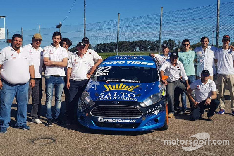 Santiago Urrutia pruebas en el Ford fiesta KD con el staff