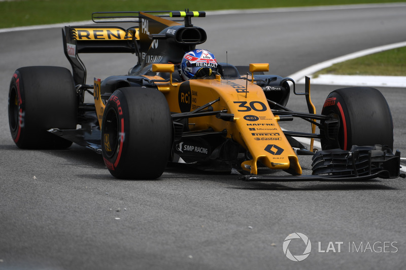 Jolyon Palmer, Renault Sport F1 Team RS17, broken front wing in FP3