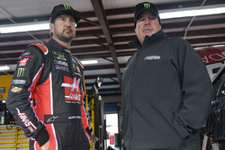 Kurt Busch, Stewart-Haas Racing Ford, crew chief Tony Gibson