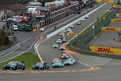 Stefano Comini, Comtoyou Racing, Audi RS3 LMS, führt