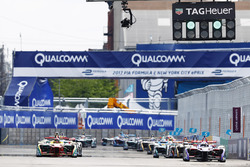 Start: Daniel Abt, ABT Schaeffler Audi Sport, Alex Lynn, DS Virgin Racing lead