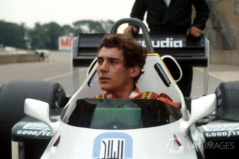 Ayrton Senna, se prepara para dar su primera vuelta en el Williams FW08C