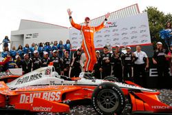 Le vainqueur Josef Newgarden, Team Penske Chevrolet