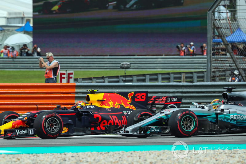 Lewis Hamilton, Mercedes-Benz F1 W08  and Max Verstappen, Red Bull Racing RB13 battle for position